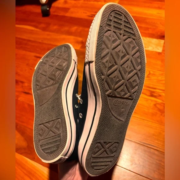 Converse Black and White High-Tops Men 8/ Women 10 - Picture 6 of 8